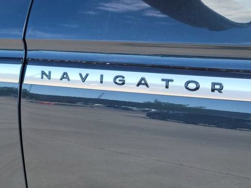 New 2026 Lincoln Navigator Reserve AWD/4WD image 12
