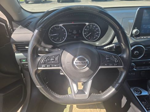 Used 2022 Nissan Sentra SV FWD image 9
