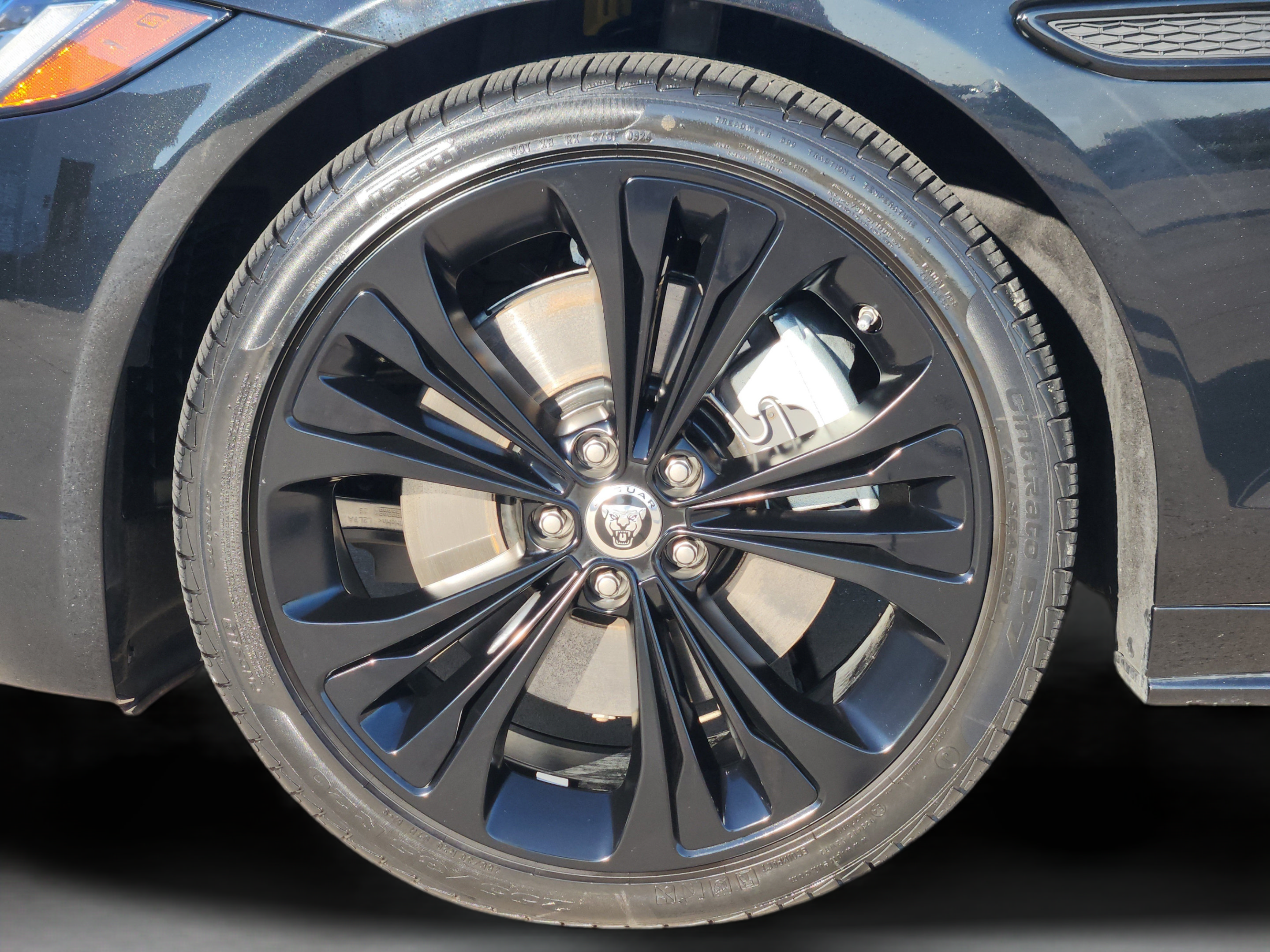 Certified 2024 Jaguar XF R-Dynamic SE AWD/4WD image 33
