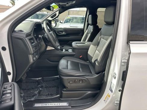 Used 2024 Chevrolet Suburban LT image 18