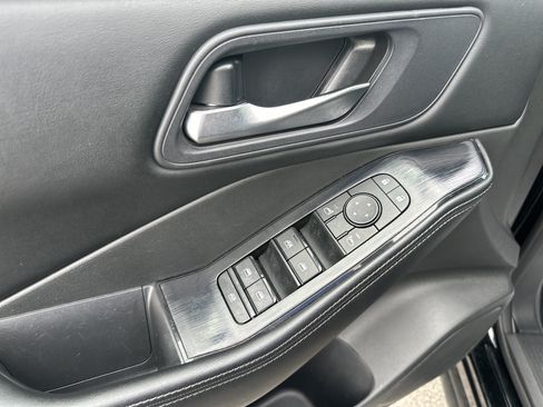 Used 2024 Nissan Rogue SV AWD/4WD image 13