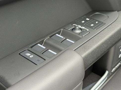 New 2025 Land Rover Defender 110 V8 image 11