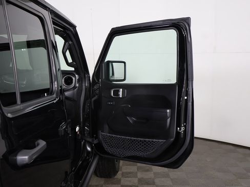 Used 2023 Jeep Gladiator Sport image 17