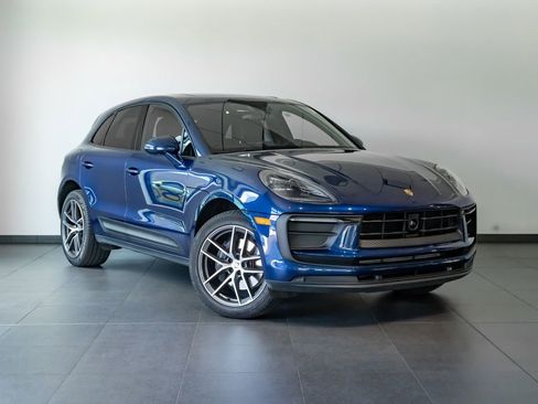Certified 2026 Porsche Macan AWD/4WD image 9