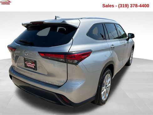 Certified 2021 Toyota Highlander Limited AWD/4WD image 5