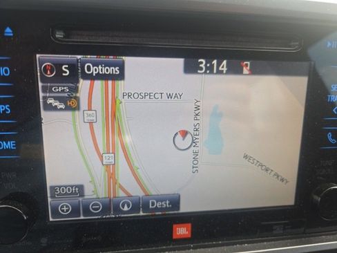 Used 2017 Toyota Tacoma Limited image 9