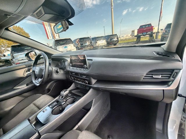 Used 2025 Nissan Rogue SV FWD image 28