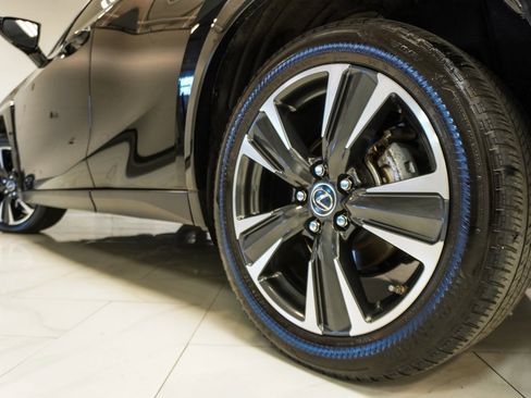 Used 2024 Lexus UX 250h AWD w/ Premium Package image 33