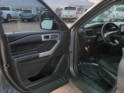 Used 2022 Ford Explorer XLT image 11