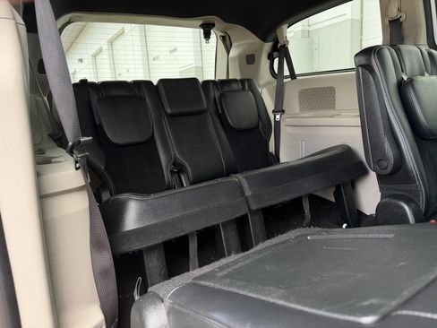 Used 2018 Dodge Grand Caravan SXT FWD image 13