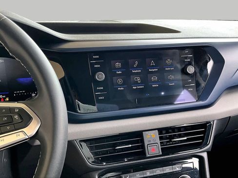 Used 2023 Volkswagen Taos SE w/ Panoramic Sunroof Package FWD image 6
