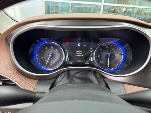 Used 2018 Chrysler Pacifica Limited w/ Tire & Wheel Group image 15