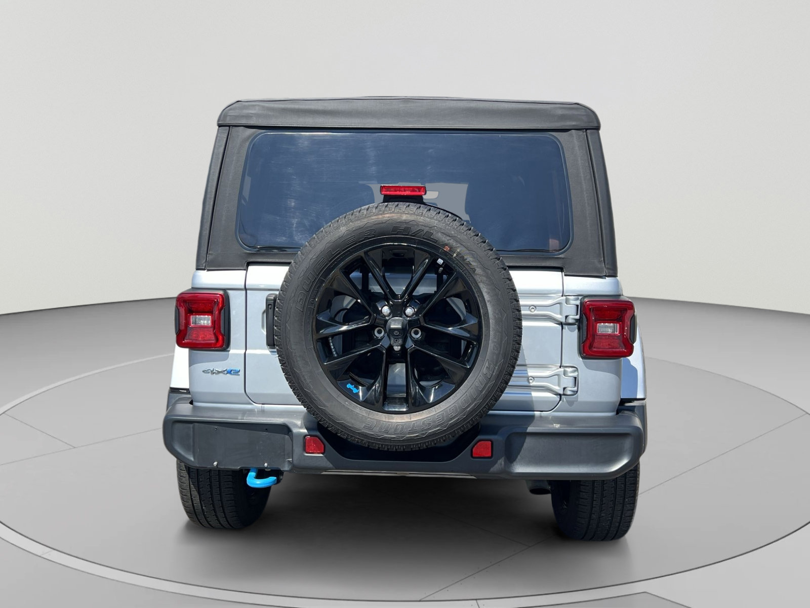 Used 2023 Jeep Wrangler Unlimited Sahara w/ Cold Weather Group AWD/4WD image 4