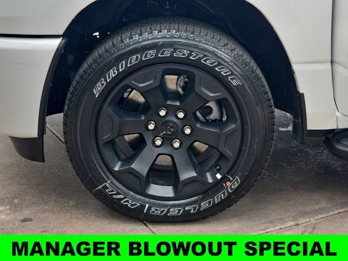 New 2026 RAM 1500 Express AWD/4WD image 32