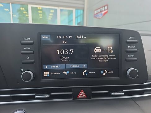Used 2025 Hyundai Elantra Hybrid w/ Cargo Package FWD image 19