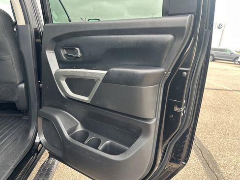 Used 2017 Nissan Titan SV AWD/4WD image 33