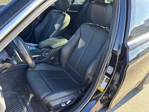 Used 2018 BMW 340i Sedan w/ Premium Package image 17