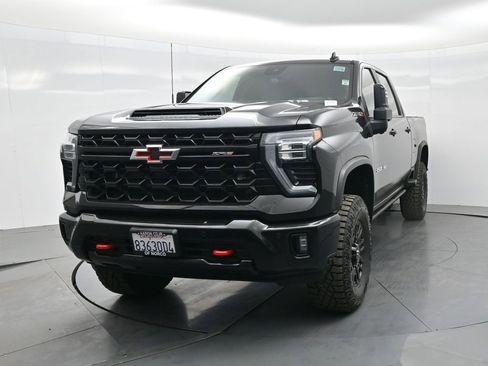 Used 2025 Chevrolet Silverado 2500 ZR2 w/ Technology Package image 60