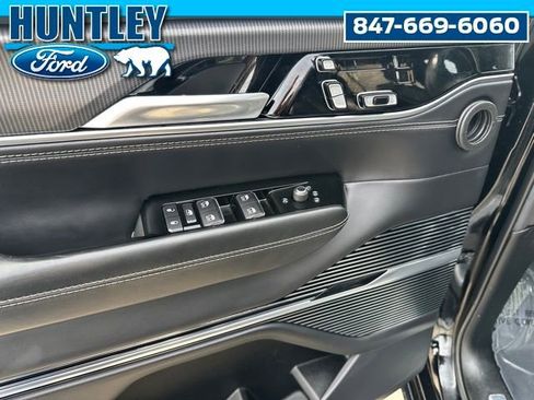 Used 2022 Jeep Grand Wagoneer Series II AWD/4WD image 24