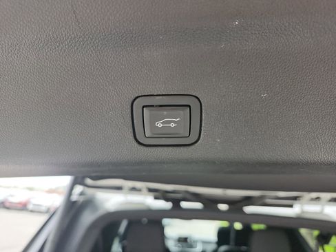 Used 2024 GMC Yukon XL AT4 w/ AT4 Premium Plus Package AWD/4WD image 12