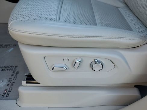 Certified 2022 Cadillac Escalade ESV Premium Luxury Platinum w/ Heavy-Duty Trailer Package image 28