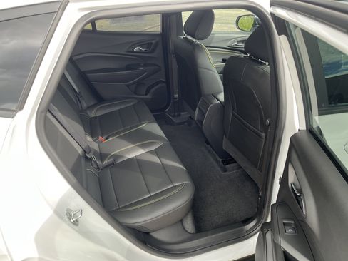 Used 2025 Chevrolet Trax ACTIV w/ Sunroof Package FWD image 13