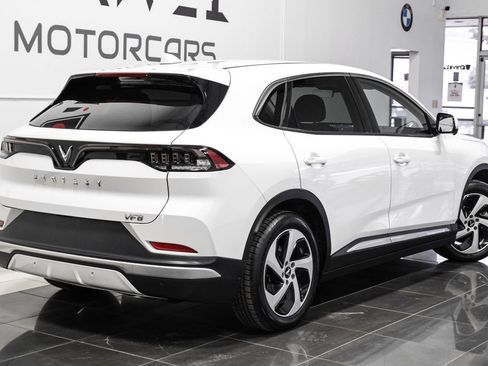 Used 2023 VinFast VF 8 Eco AWD/4WD image 8