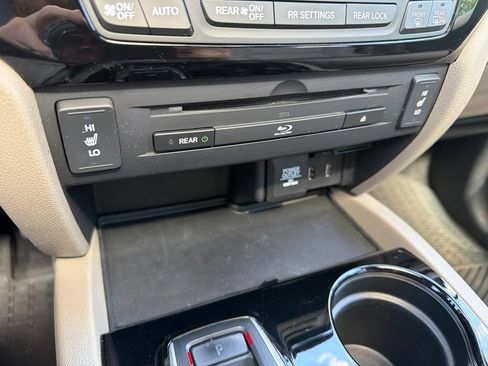 Used 2016 Honda Pilot Touring image 33