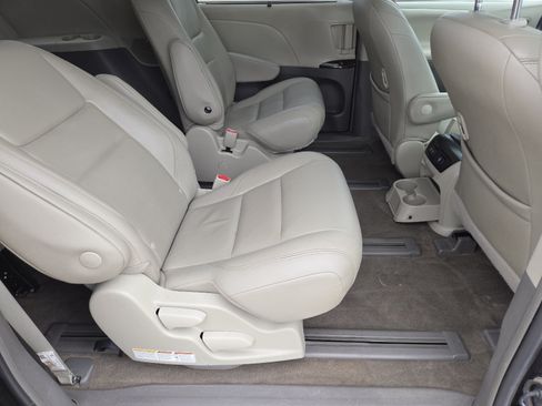 Used 2019 Toyota Sienna XLE w/ XLE Navigation Package AWD/4WD image 21