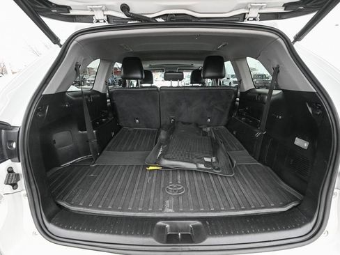 Used 2017 Toyota Highlander XLE image 16