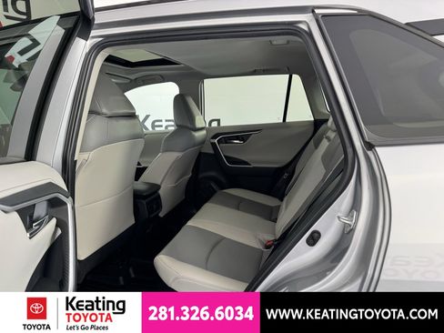 Certified 2022 Toyota RAV4 Limited AWD/4WD image 17