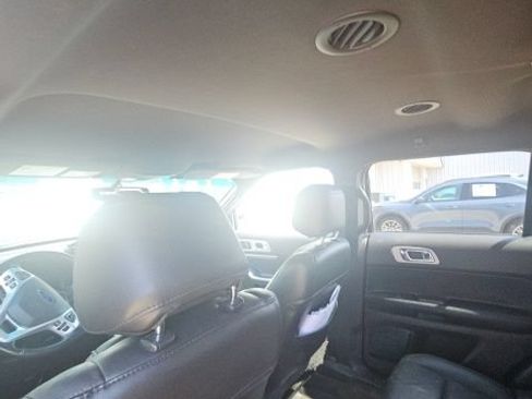 Used 2015 Ford Explorer XLT w/ Equipment Group 202B FWD image 12