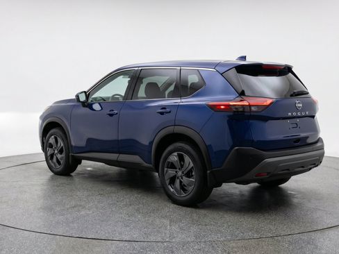 Used 2025 Nissan Rogue SV AWD/4WD image 6