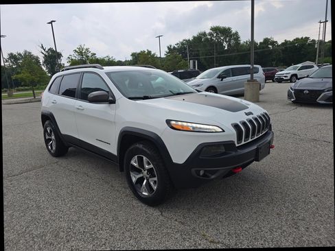 Used 2016 Jeep Cherokee Trailhawk w/ Leather Interior Group AWD/4WD image 6
