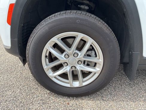 Used 2025 Jeep Grand Cherokee L Laredo w/ Luxury Tech Group I image 10