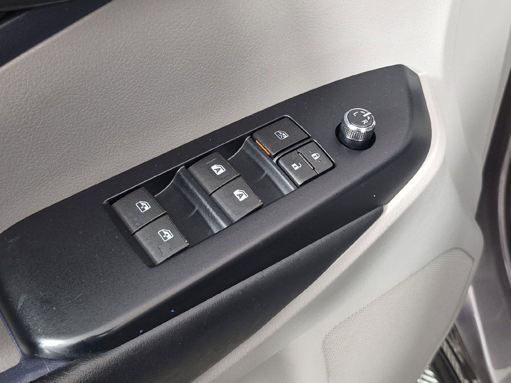 Used 2018 Toyota Highlander Plus AWD/4WD image 15