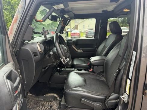 Used 2017 Jeep Wrangler Unlimited Sahara AWD/4WD image 6