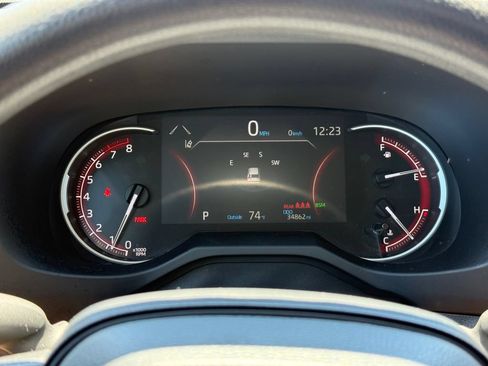 Certified 2025 Toyota RAV4 XLE FWD image 31
