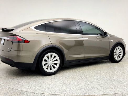 Used 2016 Tesla Model X 90D image 5
