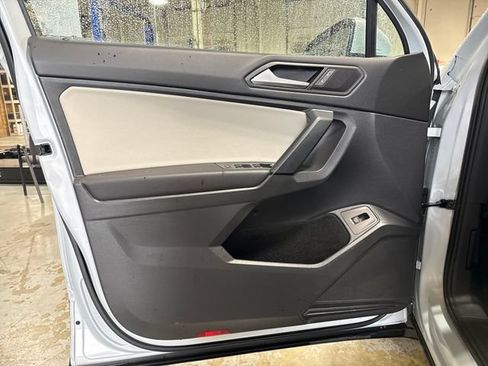 Used 2019 Volkswagen Tiguan SEL w/ 3rd Row Seat Package AWD/4WD image 27