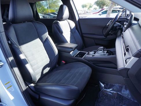 Used 2024 Mitsubishi Outlander SE image 13