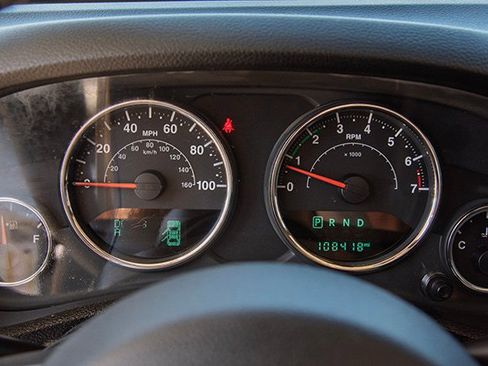 Used 2018 Jeep Wrangler Unlimited Sahara image 12