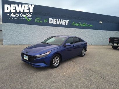 Used 2022 Hyundai Elantra SE w/ Cargo Package