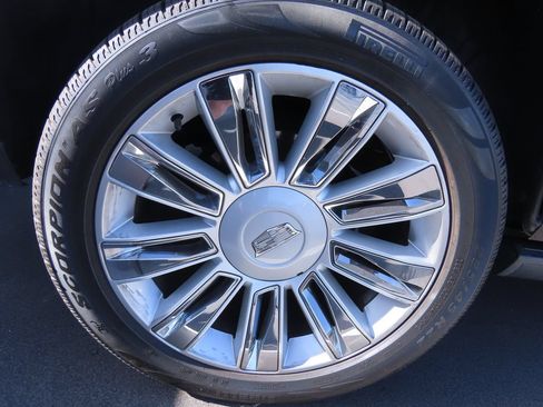 Used 2020 Cadillac Escalade Platinum AWD/4WD image 17