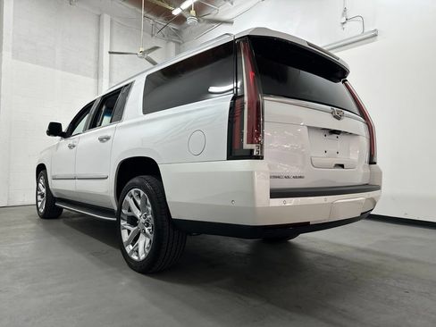 Used 2017 Cadillac Escalade ESV Luxury AWD/4WD image 19