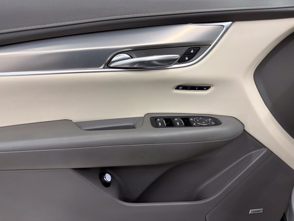 Used 2017 Cadillac XT5 Luxury FWD image 16