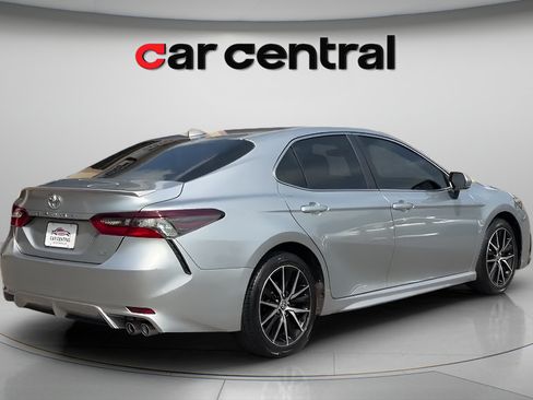 Used 2023 Toyota Camry SE FWD image 5