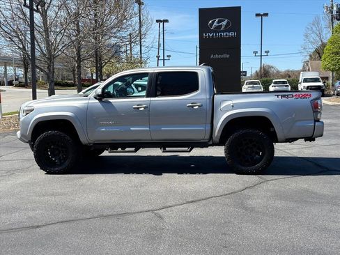 Used 2020 Toyota Tacoma TRD Sport image 3