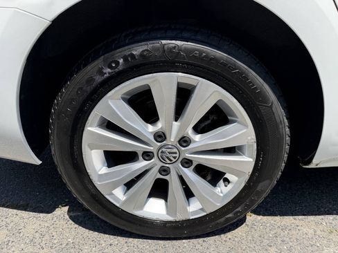 Used 2017 Volkswagen Golf S w/ Driver Assistance Package AWD/4WD image 12