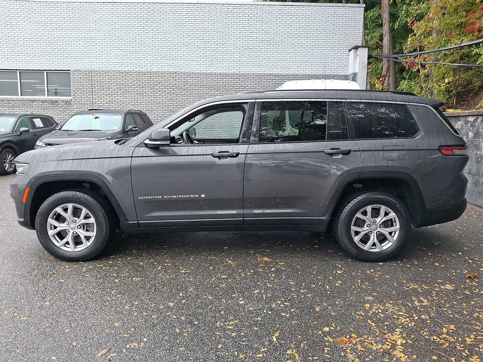 Used 2022 Jeep Grand Cherokee L Limited AWD/4WD image 6